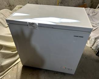 Black and Decker 5.3 cu. ft. deep freezer