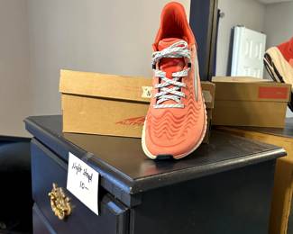 New size 10 Avia shoes