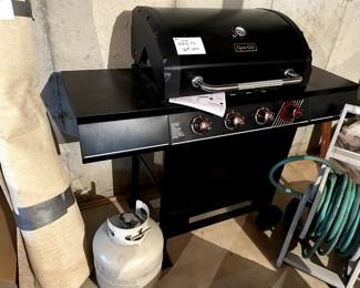 carpet remnanc, barbeque grill (very clean)