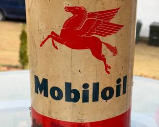 vintage Mobiloil can