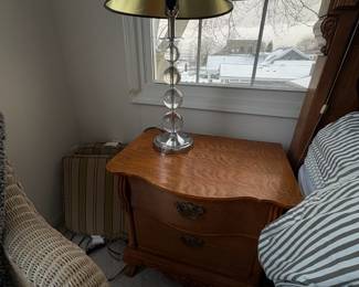 . .. and matching night stand with retro-style lamp