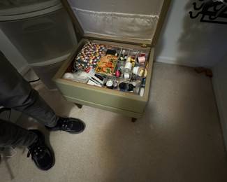 . . . sewing seat with accessories