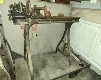 ANTIQUE MACHINIST LATHE