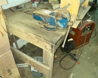 BENCH VISE