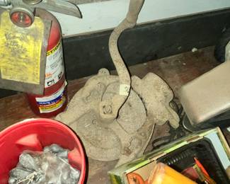 ANTIQUE CORN SHELLER