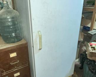 UPRIGHT FREEZER
