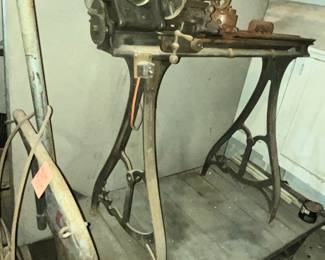 AMAZING ANTIQUE MACHINIST LATHE!