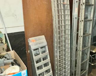 SEVERAL SETS OF LOADING RAMPS