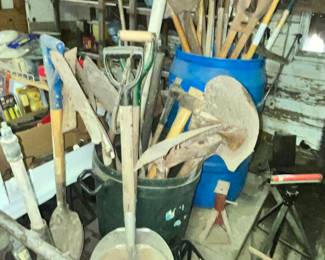 LOTS OF OUTDOOR TOOLS