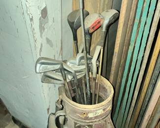VINTAGE GOLF CLUBS