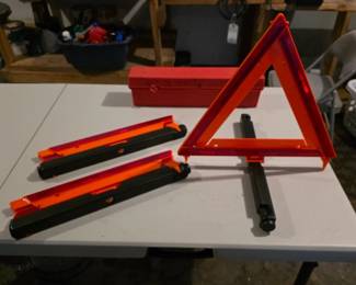 134 EmergencyWarningTriangleKit