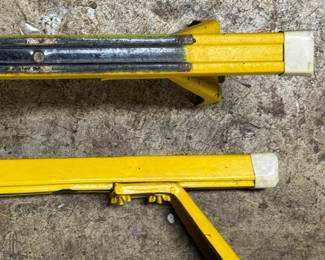 146 2AdjustableMetalRoofRacks