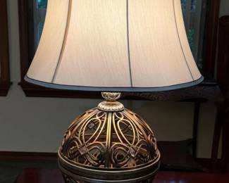 26 OrnateMetalOrb3WayTableLamp
