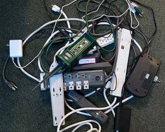 128 ElectricalOutletAdapters