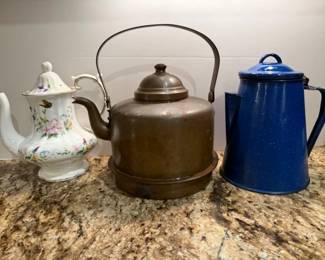 106 3KettlesCopperChinaandEnameledSteel