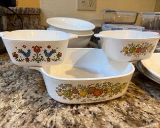 68 BakewareandSnapStorageCornflowerBluePiePlate