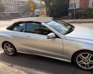 The 2011 Mercedes-Benz E-Class E550 21,000 on the odometer one owner car, old lady