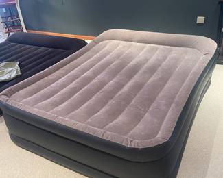 Queen size air mattress