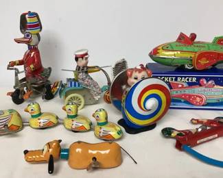  05 Vintage Style Tin Wind Up Toys