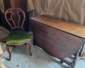 Set of 5 Victorian dining chairs. 19th Century wake table.