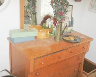 BIRDS EYE DRESSER
