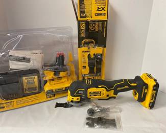 Dewalt 20v 3 Speed Oscillating Multi Tool With Charger And Batteries 