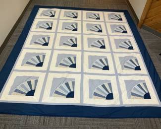 Fan Quilt With Blue Tones