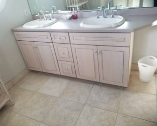 Double bath vanity