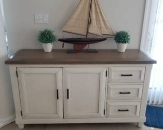 Buffet matches dining set