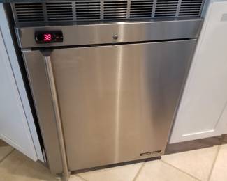 Undercabinet fridge by HOSHIZAKI