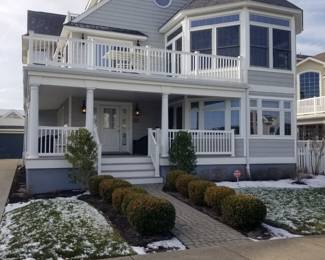 Vinyl railing; Trex decking; Certainteed siding - gray