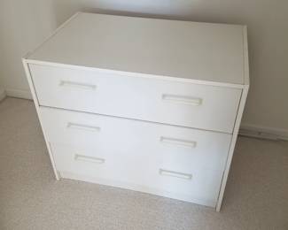 3-drawer chest 