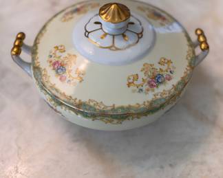 Noritake China Pattern Code NN1182. Pieces Include: 8 Dinner Plates, 8 Bread & Butter Plates, 8 Bowls, 6 Cream Soup, 11 Saucers, Covered Tureen, Divided Dish, Cream & Sugar and Sauce Boat with Under Plate. Photo 2 of 10. 