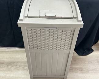 Suncast 33 Gallon Outdoor Garbage Container