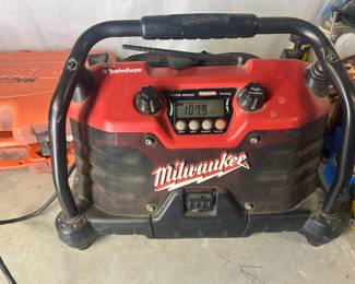 Milwaukee job site radio
