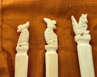 Set 12 Vintage Carved Bone Hors D'oeuvres Or Cocktail Picks In Silk Pouch
Lot #: 113