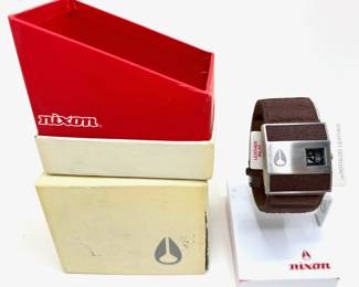 New In Box Nixon The Rotolog Leather Watch
Lot #: 43