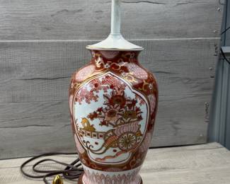 JAPANESE PORCELAIN VASE CONVERTED TO TABLE LAMP #japan #japanese #porcelain #porcelainvase #tablelamp #lamp