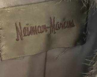 VINTAGE GENUINE FUR FULL LENGTH COAT NEIMAN MARCUS #vintage #furcoat #fulllength #neimanmarcus