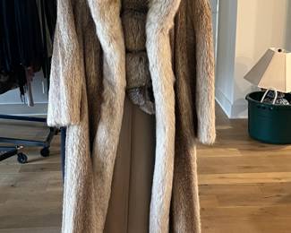 VINTAGE GENUINE FUR FULL LENGTH COAT NEIMAN MARCUS #vintage #furcoat #fulllength #neimanmarcus