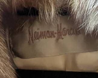 VINTAGE GENUINE FUR BOMBER JACKET NEIMAN MARCUS #vintage #fur #genuine #bomberjacket #neimanmarcus
