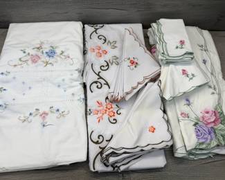 VINTAGE TABLE LINENS #vintage #tablelinens #linens #napkins