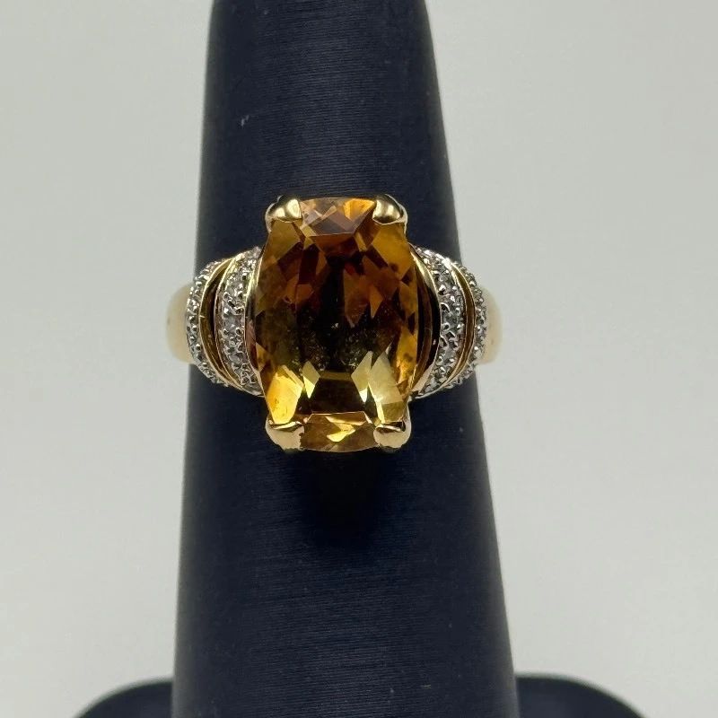 14K Yellow Gold Ring with Large Honey-Citrine Center Stone