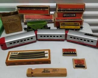 Lionel Electric Train Set with Boxes and Accessories