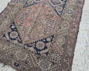 Large Woven Rug 44 x 77 with Traditional Geometric Pattern