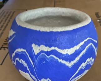 Small 4" Ozark Pottery planter.