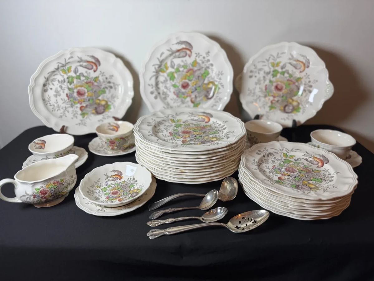 001 Hamshire Dinnerware With Bonus Servingware