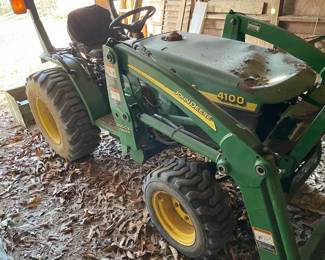 John Deere 4100 Tractor