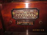 Front of record player and radio from previous picture