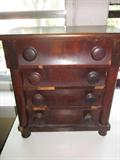 Salesman sample dresser (miniature)